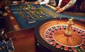 Pemain menikmati permainan roulette live dengan antarmuka modern trans7